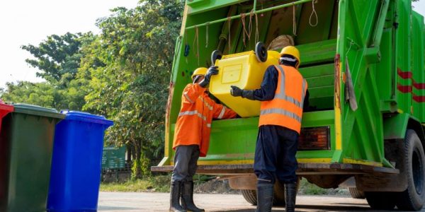 garbage-collectors-with-truck-free-photo